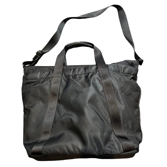 lululemon athletica Handbags - Lululemon Carry the Day bag tote gym‎ yoga sport multi purpose black